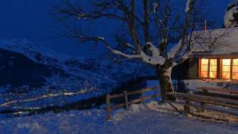 Berghaus im Winter