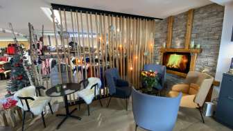 Keoni's Lounge & Café Keoni's Lounge & Café