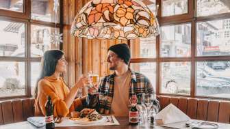 Restaurantbesuch mit Burgermenu